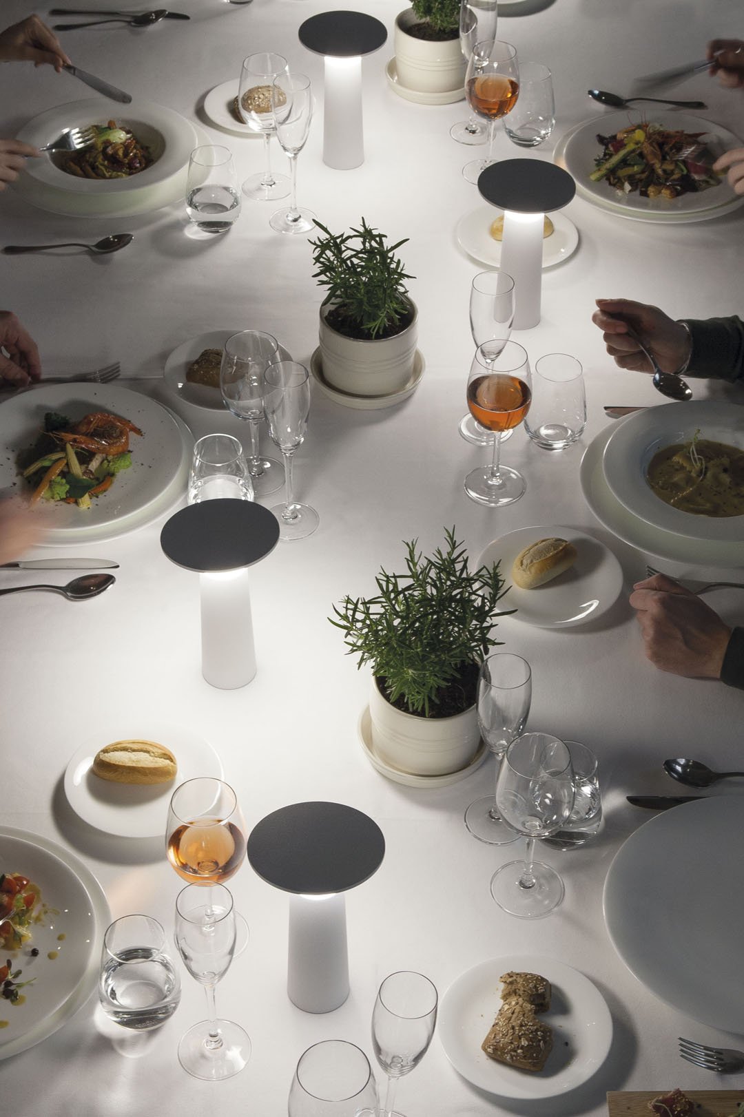 Halley Pivoting Rechargeable Table Lamp In Black - ID 9152