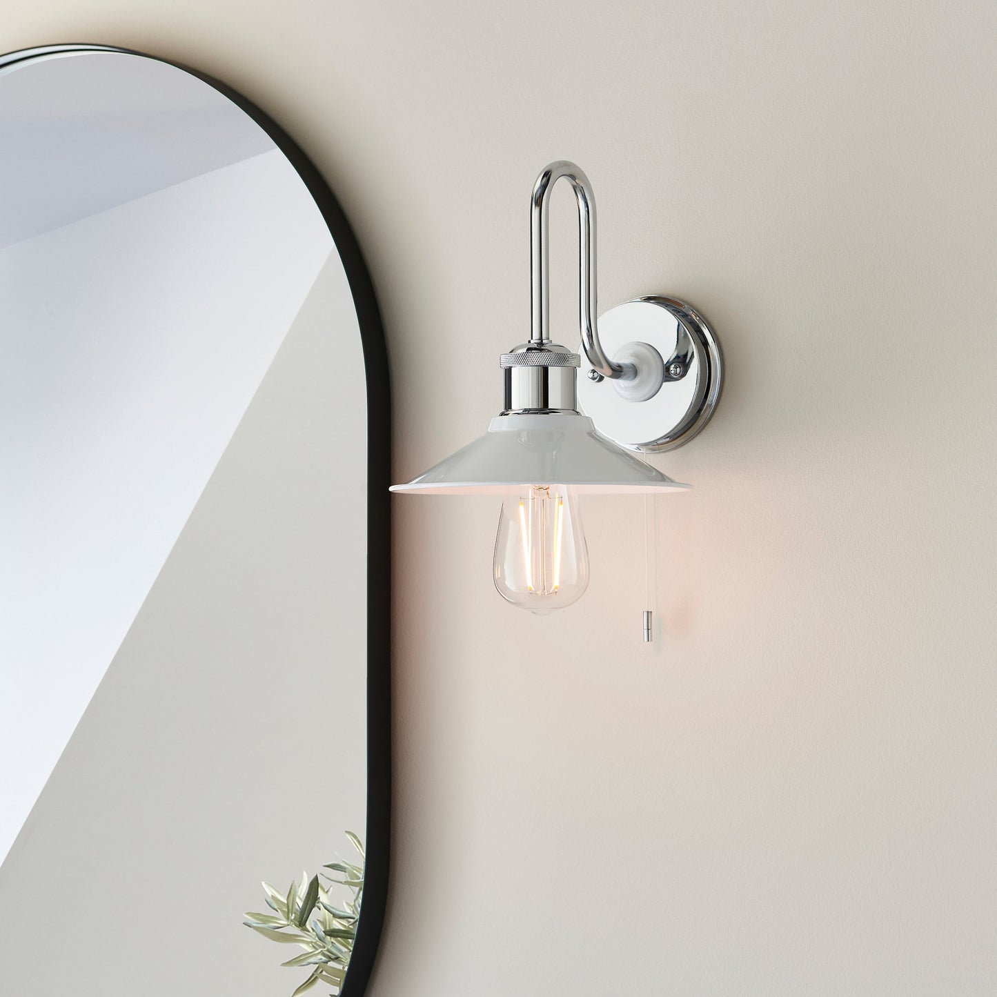 Classic Modern Chrome & White Bathroom Wall Light - ID 11660