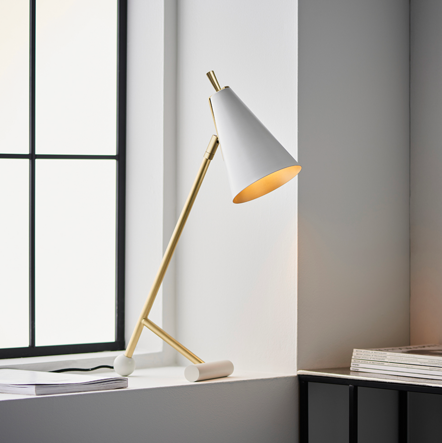 Cone Matt White Desk Lamp - ID 12067