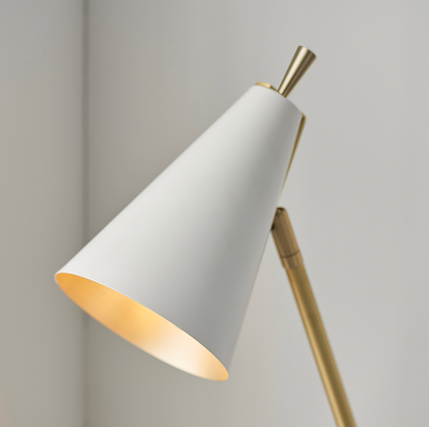 Cone Matt White Desk Lamp - ID 12067