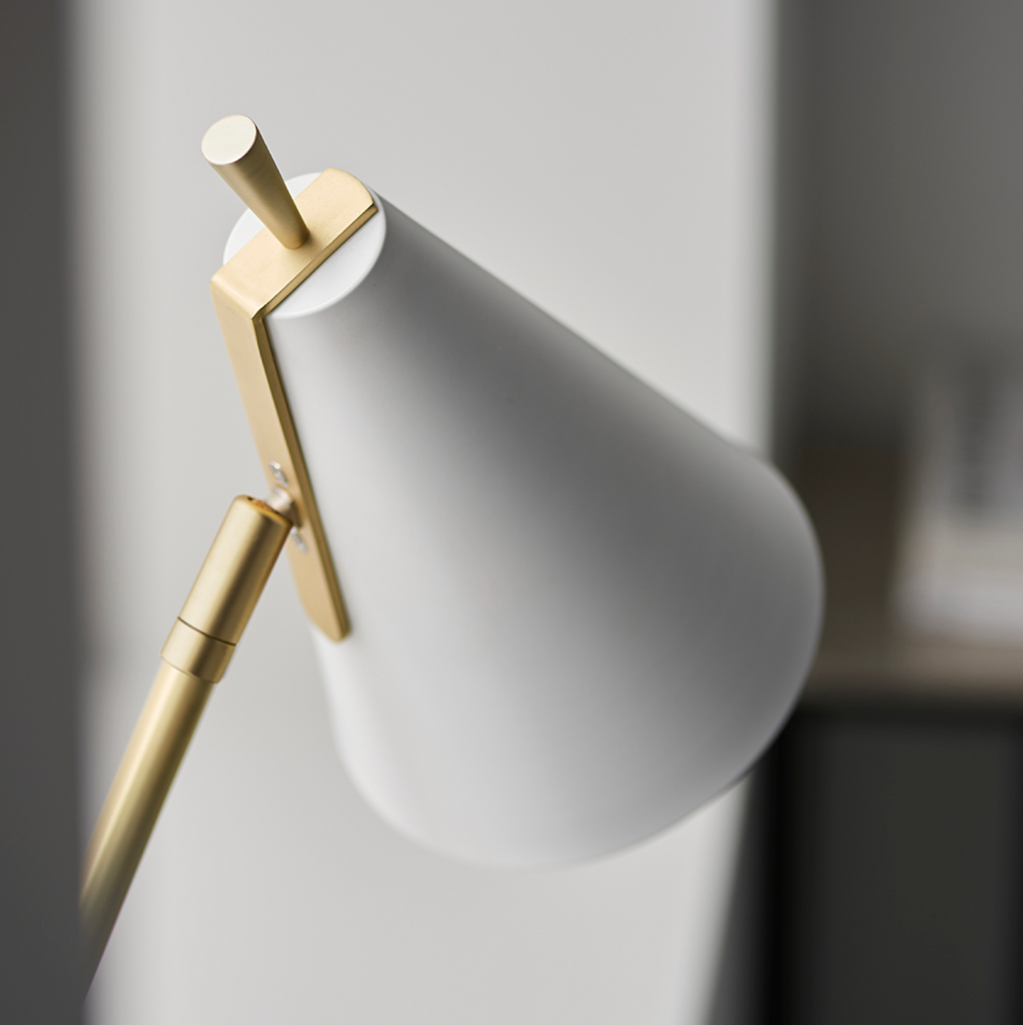 Cone Matt White Desk Lamp - ID 12067